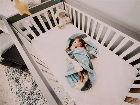  Personalize Your Little One's Sleep Space with DIY Techniques for Customizing their Crib 