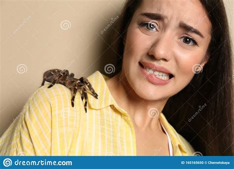 Arachnophobia or Profound Revelation? Understanding the Fear Factor in Spider Bite Dreams