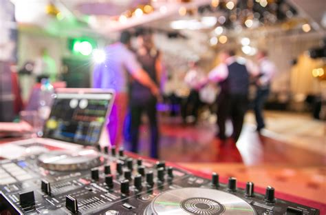 Celebrating in Style: Entertainment Ideas for a Memorable Reception
