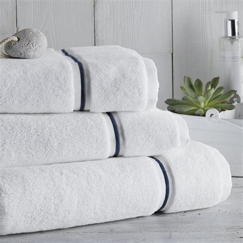 Choosing the Perfect Luxury Towel: A Blend of Comfort, Quality, and Style