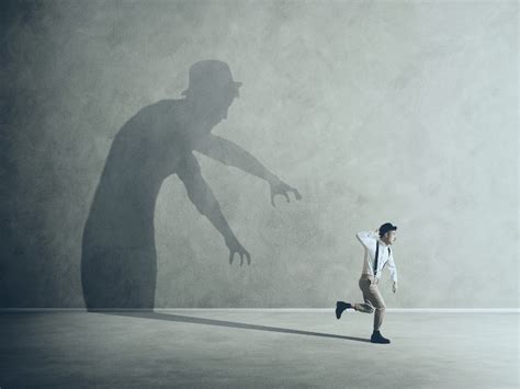 Confronting Deep-seated Phobias: Overcoming Anxiety within Nightmares