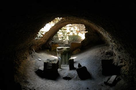 Deciphering Dreams of Abandoned Burial Sites: Symbolism and Enigmatic Significance