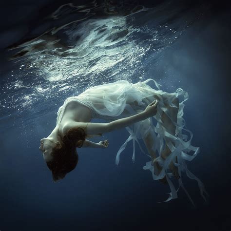 Dive Deeper: Exploring Personal Experiences and Testimonials of Submerged Dreams