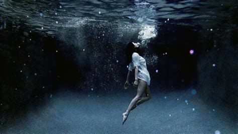Dive into the Depths: Exploring the Symbolism of Water in Dreams