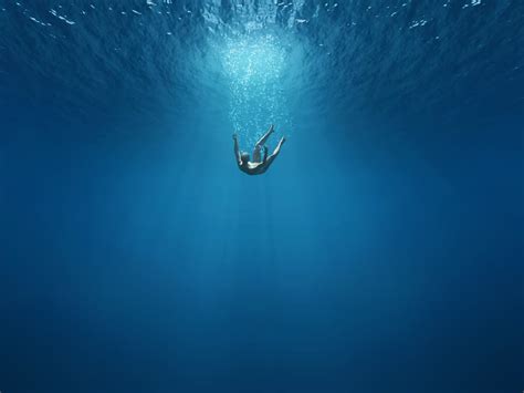 Diving into the Depths: Exploring the Symbolism of Water in Dreams