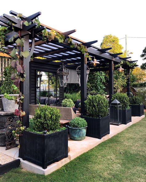 Diving into the World of Garden Accessories: Adding Finishing Touches to Your Outdoor Oasis
