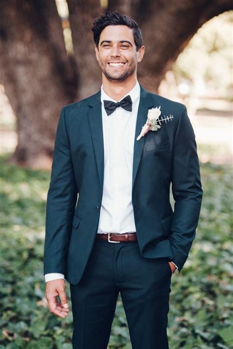 Dressing to Impress: Selecting the Perfect Attire for the Groom and Groomsmen