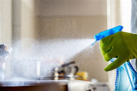 Dusting Glass and Metal Surfaces: Simple and Efficient Cleaning Tips