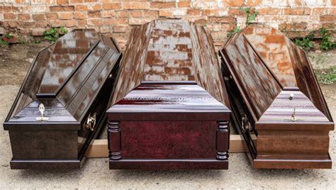Exploring the Significance of a Casket in Dreams