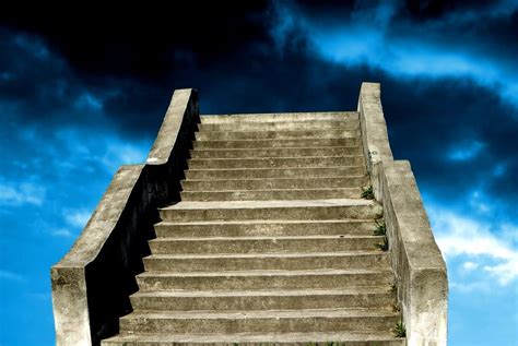 Exploring the Symbolic Meaning of Descending Stairs in Dream Interpretation