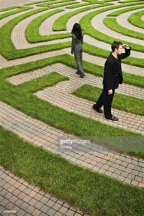 Finding an Escape: Analyzing the Strategies Employed by Individuals in Maze Scenarios