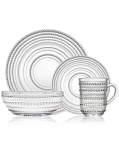 From Refined China to Sparkling Crystal: The Art of Tableware Selection