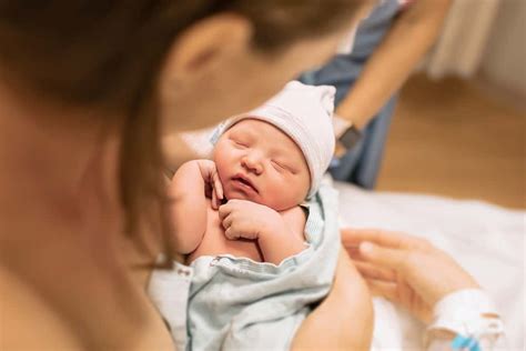 Interpreting Dreams of Baby Delivery: Common Themes and Meanings