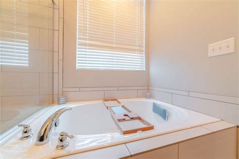 Maintaining Your Bathtub: Tips and Tricks for Long-lasting Beauty and Functionality