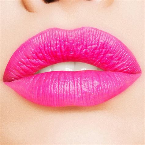 Mastering the Art of Wearing Vibrant Lip Colors Confidently