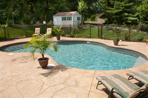 Selecting the Perfect Pool Materials and Features