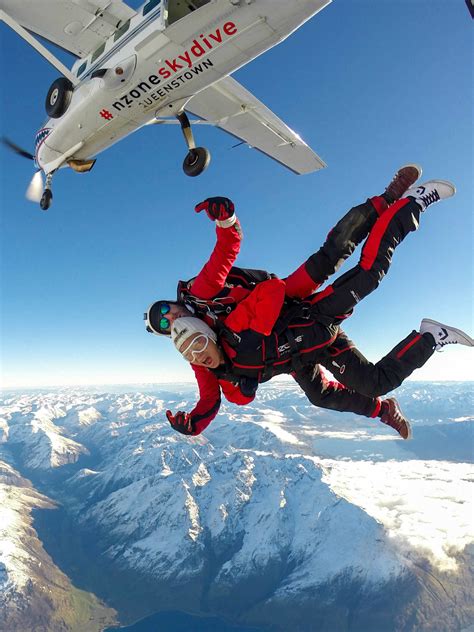 Sharing the Thrill: Unleashing your Skydiving Tale to the World