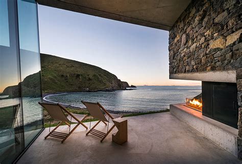 Tempting Tranquility: Unveiling the Draw of a Secluded Seaside Retreat