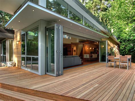 The Great Outdoors: Achieving Harmonious Integration with Sliding Glass Walls