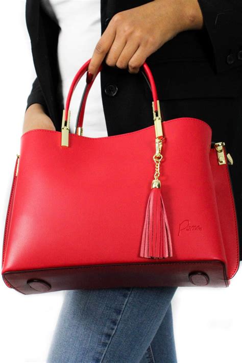 The Impact of a Handbag: Its Ability to Revolutionize Your Style