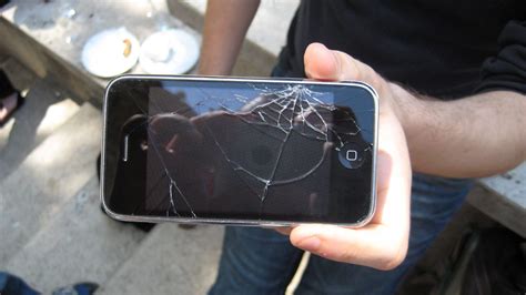 The Psychological Interpretation of Dreaming About a Damaged Mobile Device Display