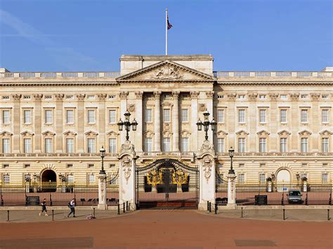 The Regal Influence: Exploring London's Majestic Palaces and Monarchy