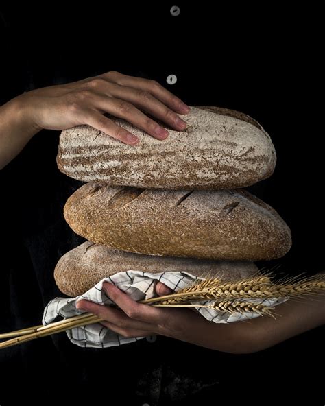The Significance of Bread Imagery in Dreams: Exploring the Depths of Interpretation