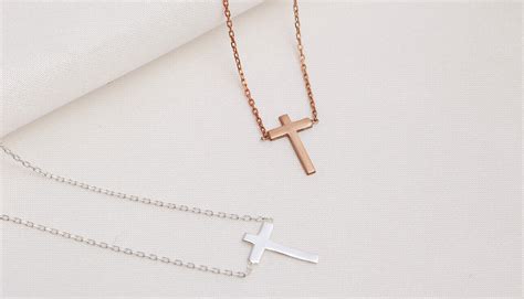 The Significance of Cross Necklaces: Personal and Cultural Connotations
