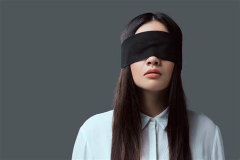 The symbolism of blindfolds in dreams related to the loss of sight