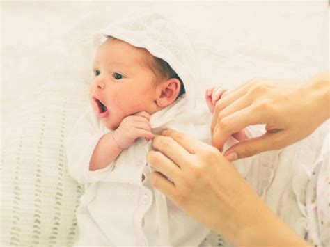 Tips for Reflecting on and Decoding Your Dream of Preparing a Newborn