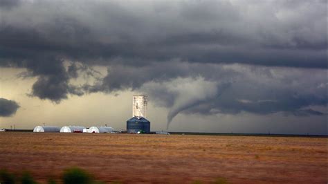 Tornado Alley: Unraveling the Geography of Twisters in the US