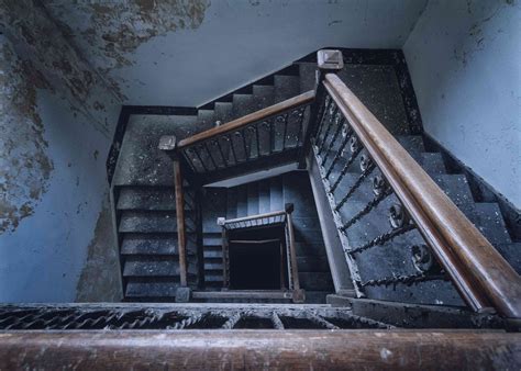 Understanding the Fear of Climbing Stairs: Causes and Symptoms