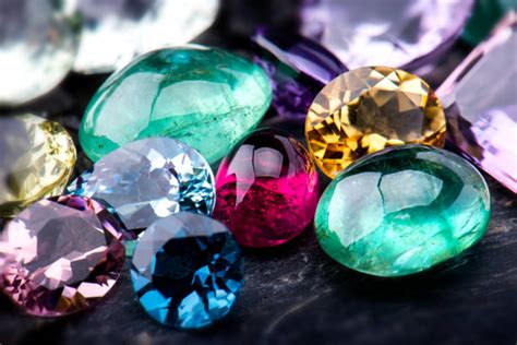 Unearthing the Concealed Meanings in Dreams of Fractured Gems