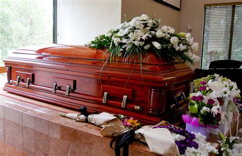 Unraveling the Importance of Dreaming about Demise and Caskets