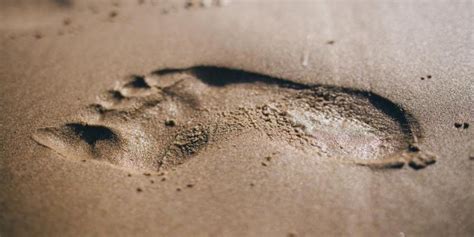 Unveiling the Spiritual Significance of Infant Footprints in Dreamvisions