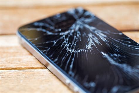 Why is it important to repair the damaged screen of your smartphone?